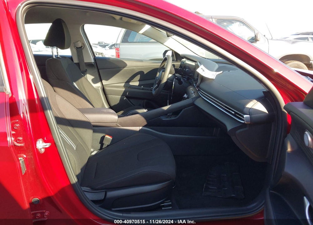 2024 HYUNDAI ELANTRA SEL VIN: KMHLM4DG1RU800582