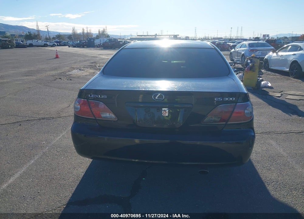 2002 LEXUS ES 300 VIN: JTHBF30G225001466