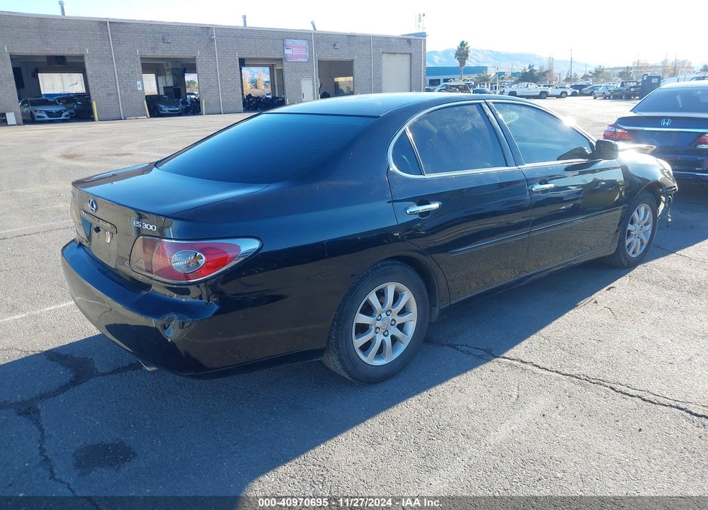 2002 LEXUS ES 300 VIN: JTHBF30G225001466