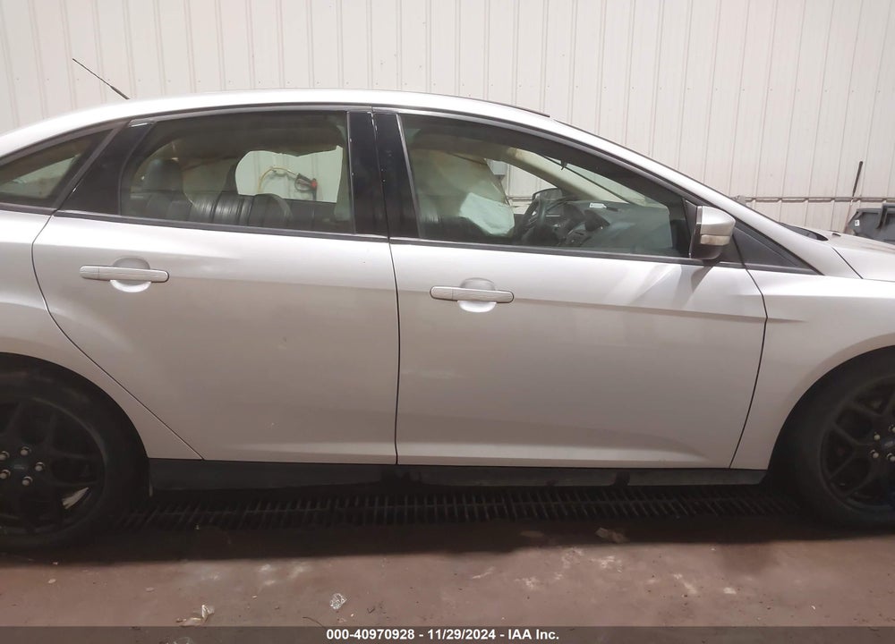 2015 FORD FOCUS SE VIN: 1FADP3F27FL275272