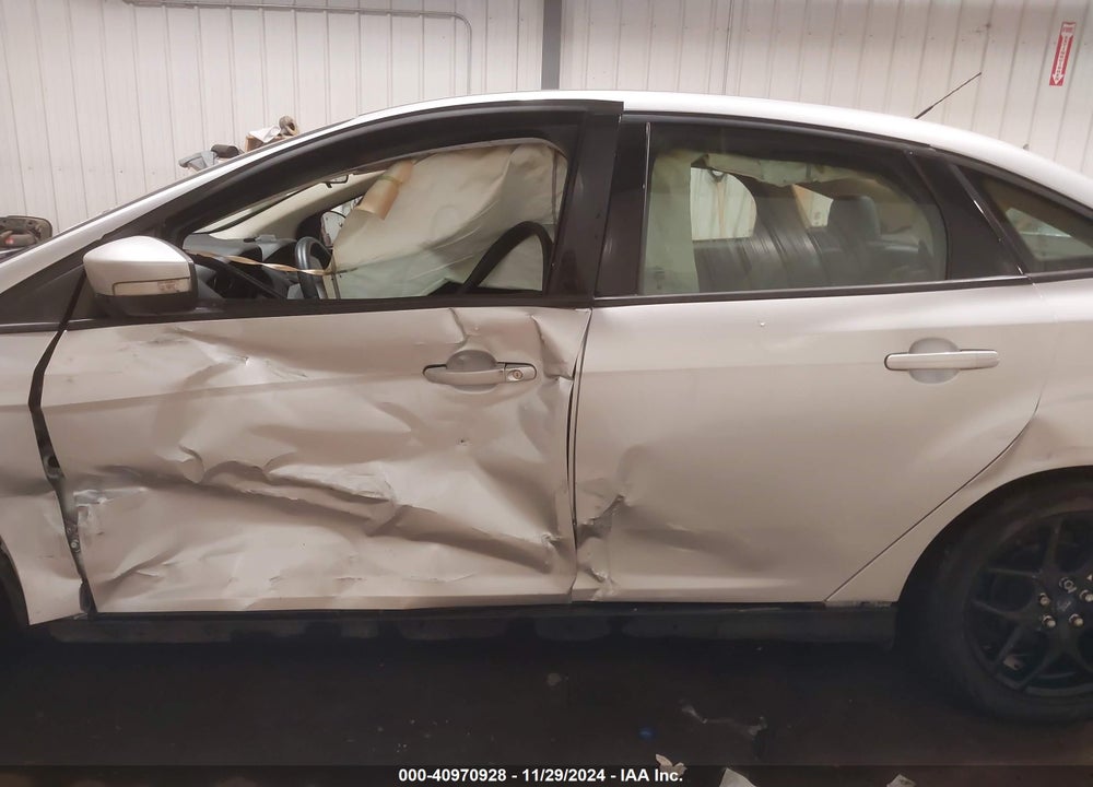 2015 FORD FOCUS SE VIN: 1FADP3F27FL275272