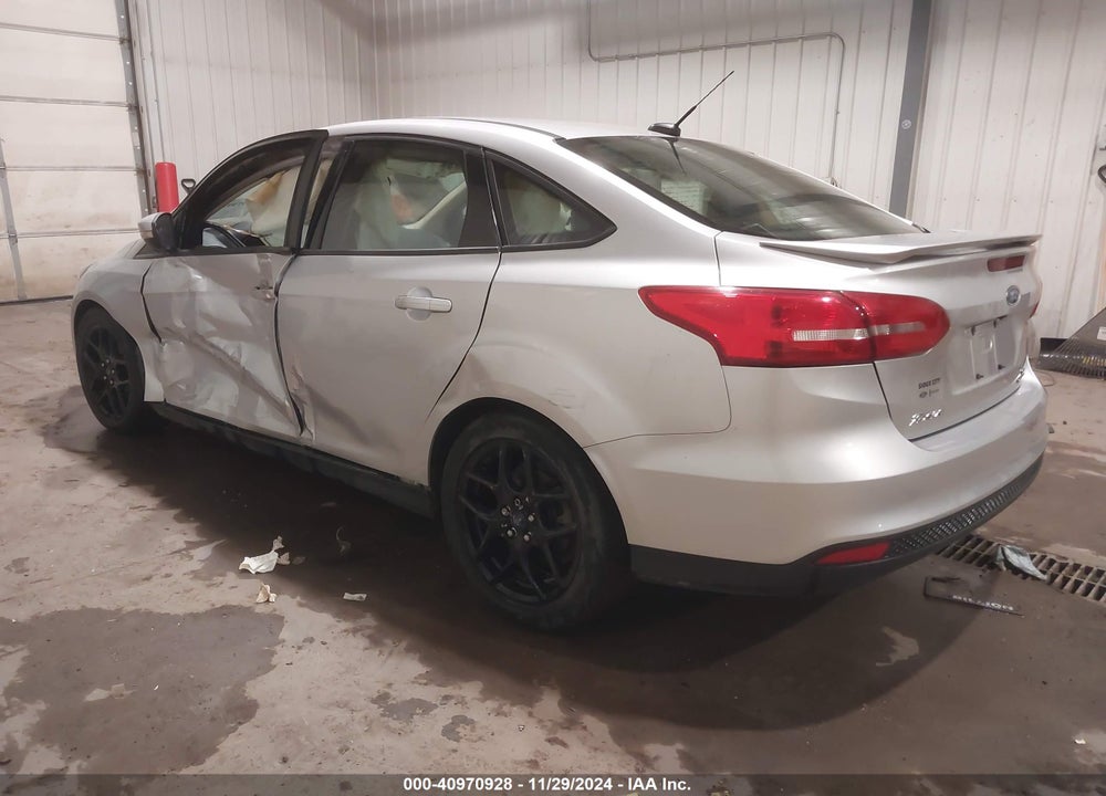 2015 FORD FOCUS SE VIN: 1FADP3F27FL275272