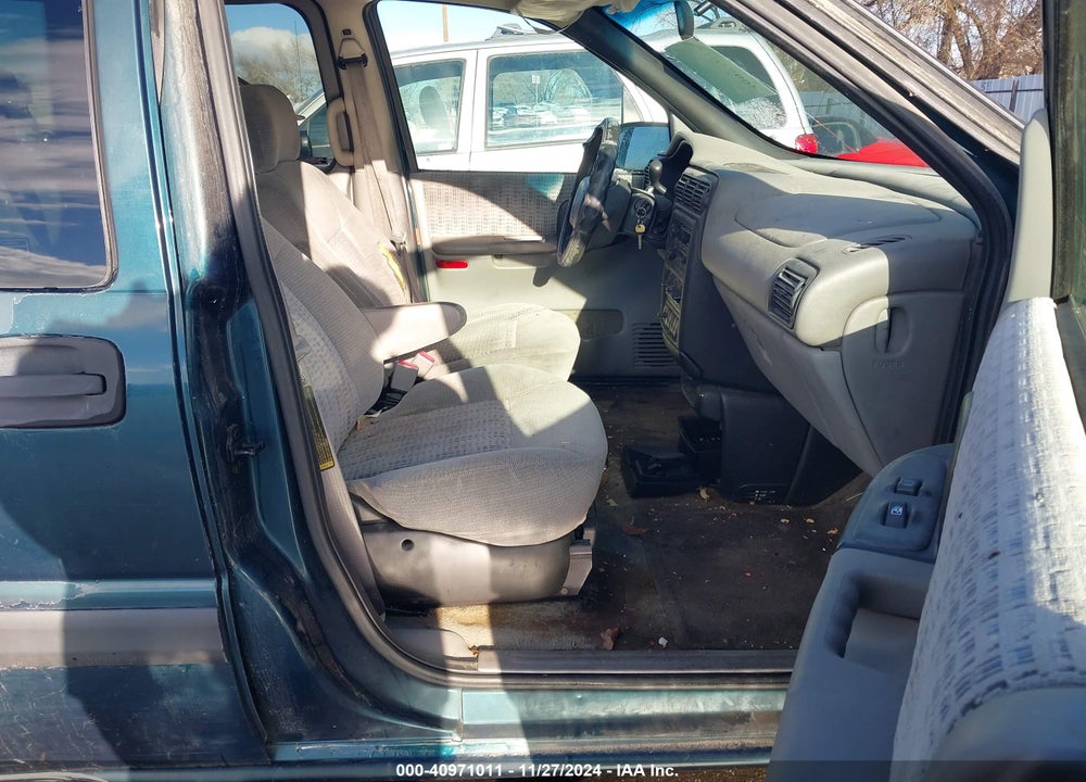 2000 CHEVROLET VENTURE LS VIN: 1GNDX03EXYD173900