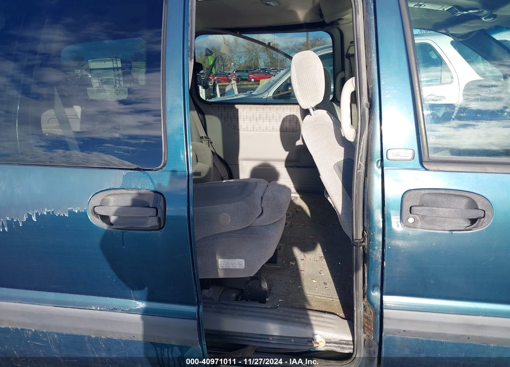 2000 CHEVROLET VENTURE LS VIN: 1GNDX03EXYD173900
