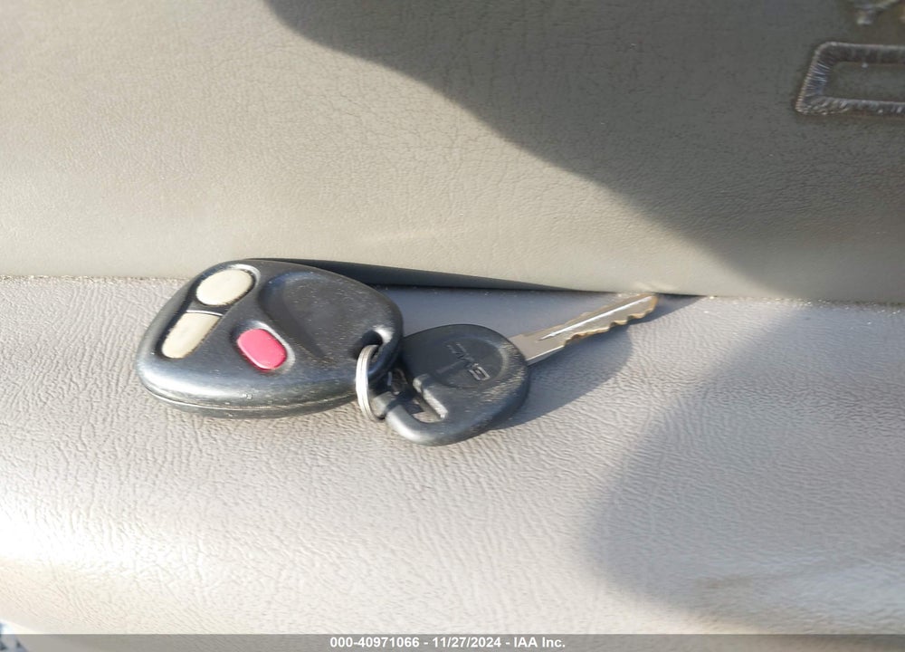 2001 GMC YUKON DENALI VIN: 1GKEK63U41J258118