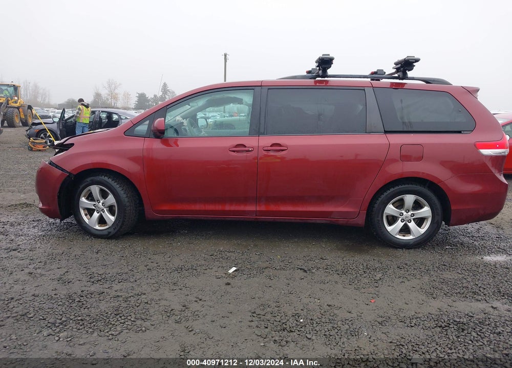 2013 TOYOTA SIENNA LE V6 8 PASSENGER VIN: 5TDKK3DC4DS372694