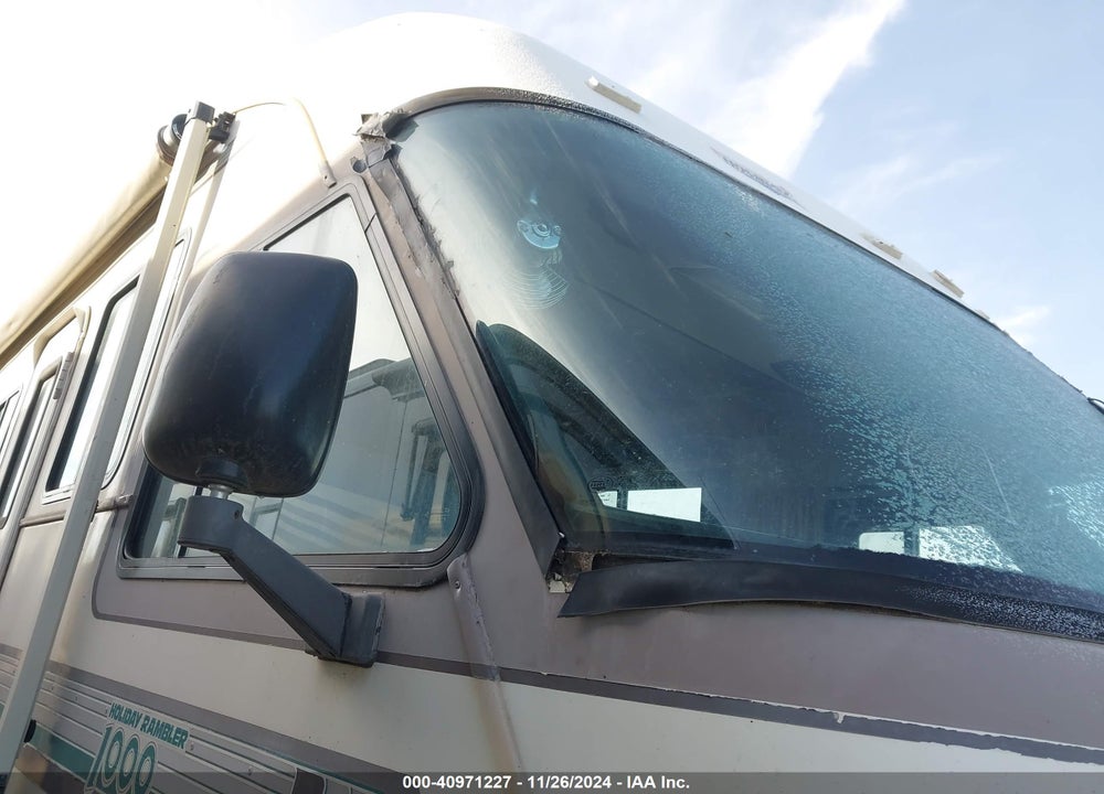 1991 CHEVROLET P30 VIN: 1GBKP37N3M3311325