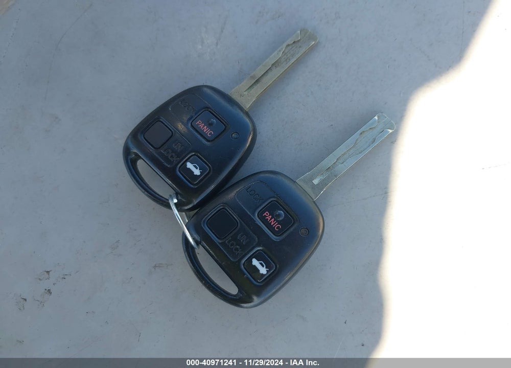 2002 LEXUS ES 300 VIN: JTHBF30G220062667