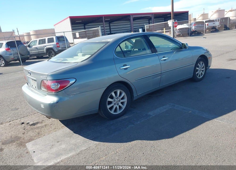 2002 LEXUS ES 300 VIN: JTHBF30G220062667
