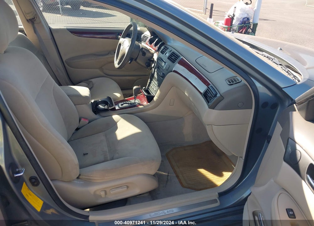 2002 LEXUS ES 300 VIN: JTHBF30G220062667