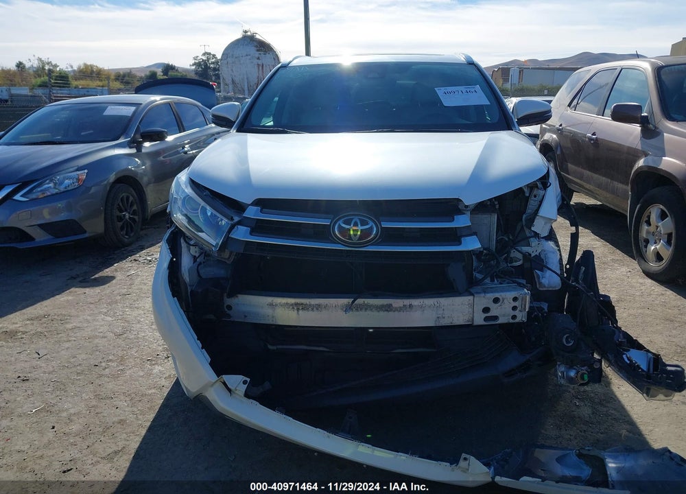 2017 TOYOTA HIGHLANDER LIMITED/PLATINUM VIN: 5TDDZRFH9HS369988