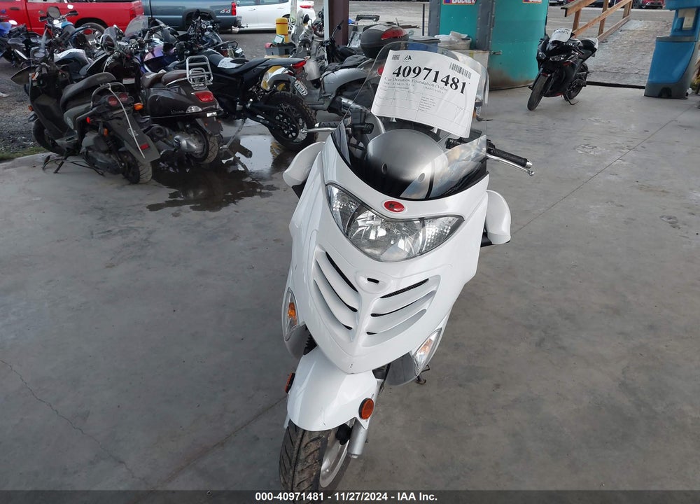 2006 KYMCO USA INC GRAND VISTA 250 VIN: RFBS4K19X6B200860