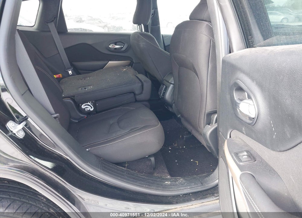 2017 JEEP CHEROKEE LATITUDE 4X4 VIN: 1C4PJMCB4HW605647