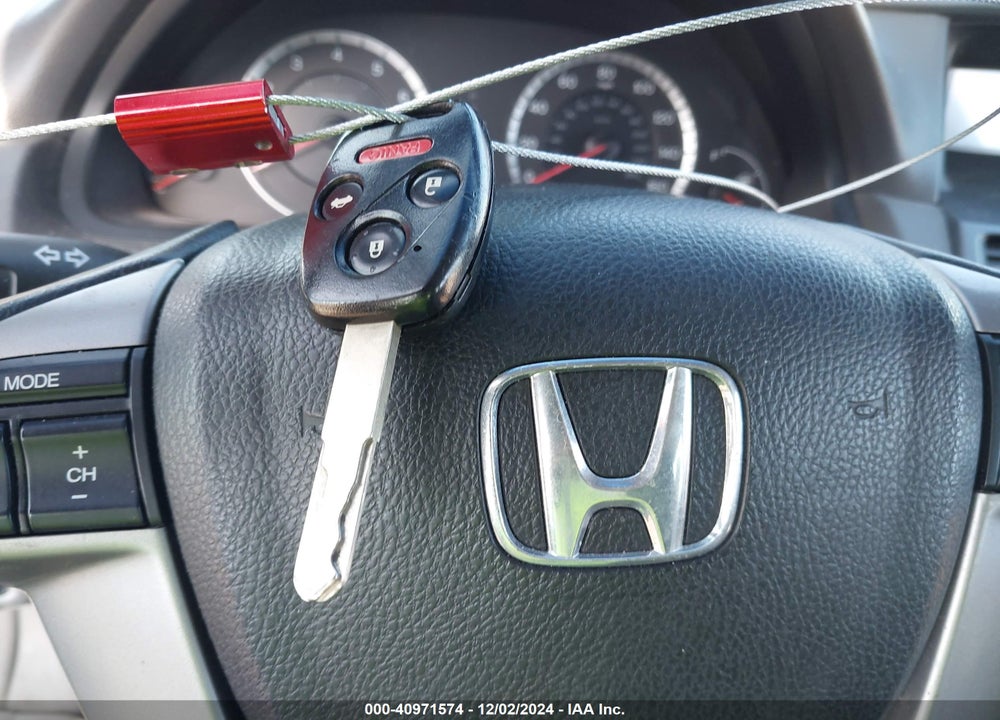 2009 HONDA ACCORD VIN: 1HGCP26889A141005