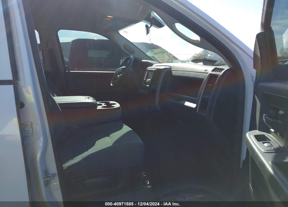 2019 RAM 1500 CLASSIC VIN: 1C6RR7FG5KS747411