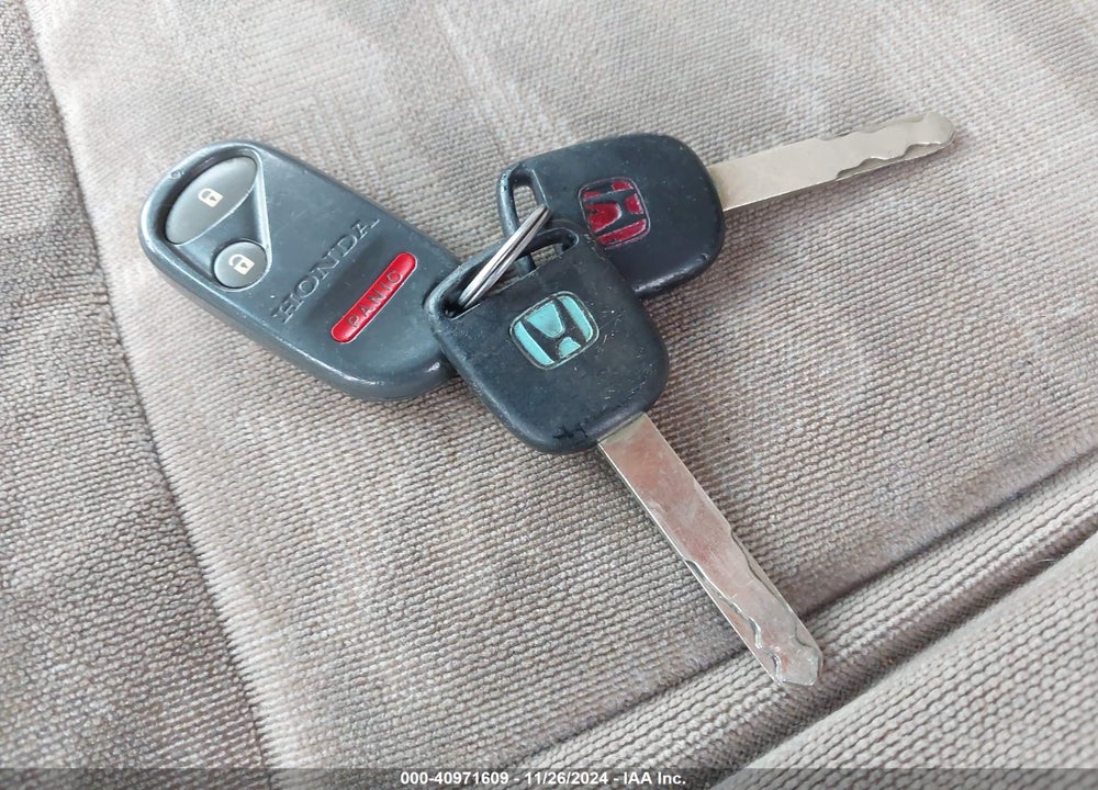 2003 HONDA PILOT EX VIN: 2HKYF18483H590812