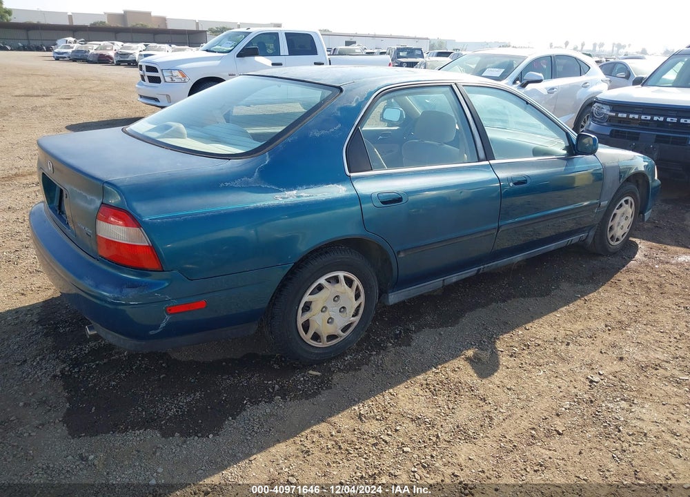 1994 HONDA ACCORD LX/EX VIN: 1HGCD5633RA094870