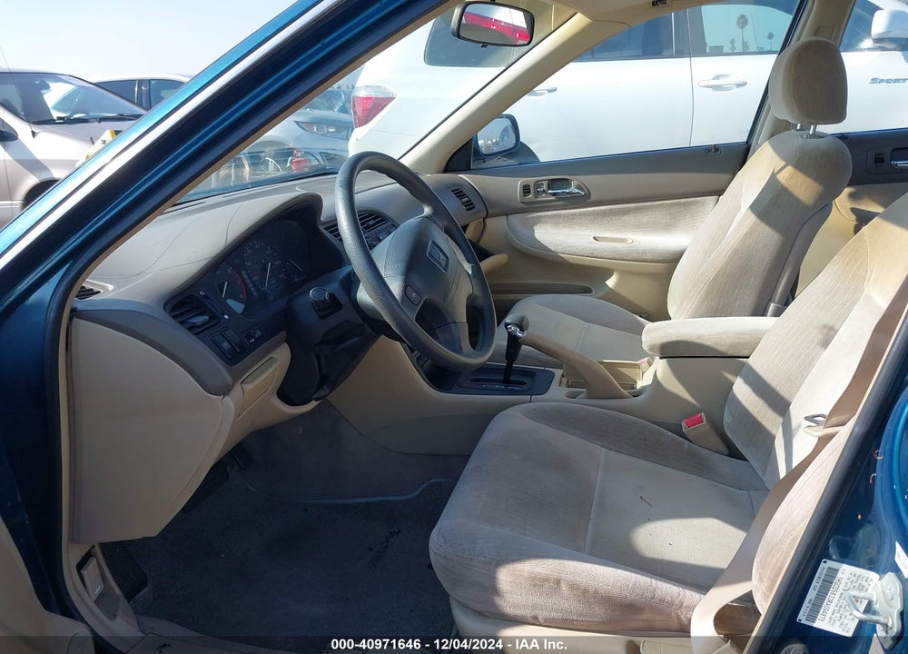 1994 HONDA ACCORD LX/EX VIN: 1HGCD5633RA094870