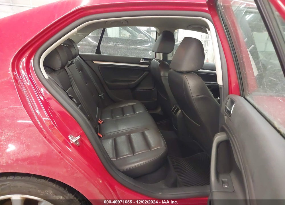2010 VOLKSWAGEN JETTA LIMITED EDITION VIN: 3VWAX7AJ0AM110378