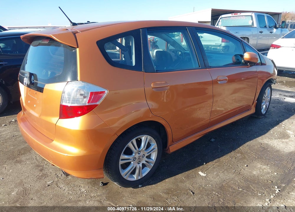 2010 HONDA FIT VIN: JHMGE8H43AC015533