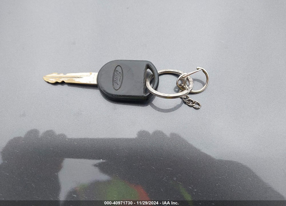 2008 FORD FOCUS S VIN: 1FAHP34N48W102101