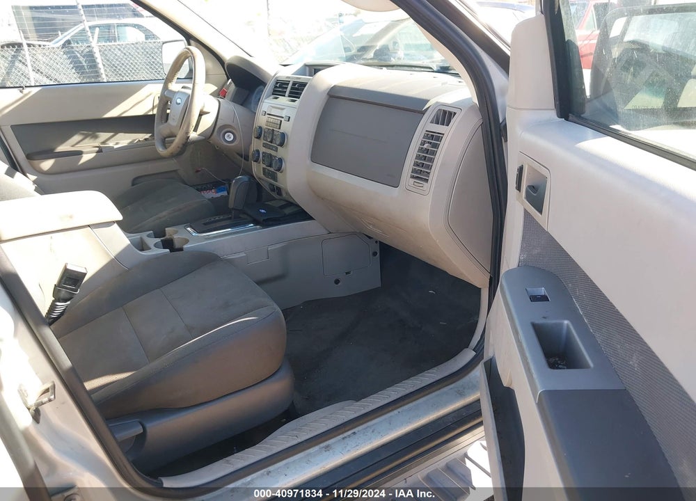 2009 FORD ESCAPE XLT VIN: 1FMCU93G09KA38002