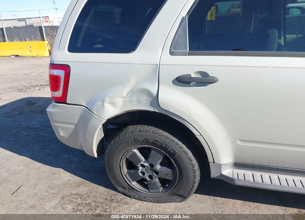 2009 FORD ESCAPE XLT VIN: 1FMCU93G09KA38002