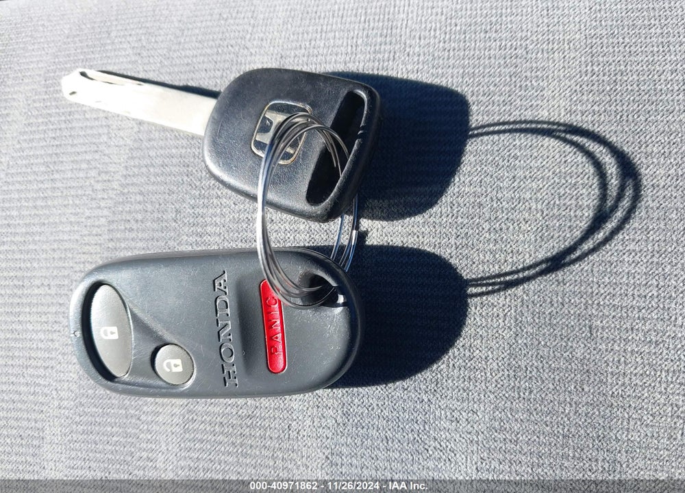2005 HONDA CIVIC LX VIN: 2HGES16535H530282