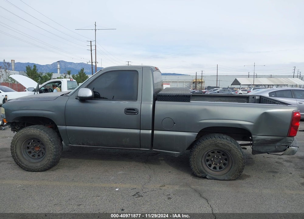 2001 CHEVROLET SILVERADO 1500 LS VIN: 1GCEC14V71Z127012