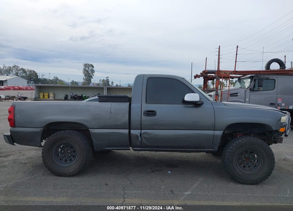 2001 CHEVROLET SILVERADO 1500 LS VIN: 1GCEC14V71Z127012