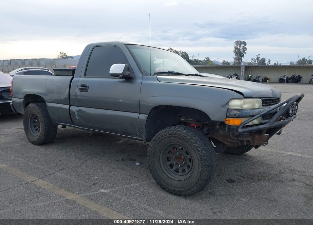 2001 CHEVROLET SILVERADO 1500 LS VIN: 1GCEC14V71Z127012