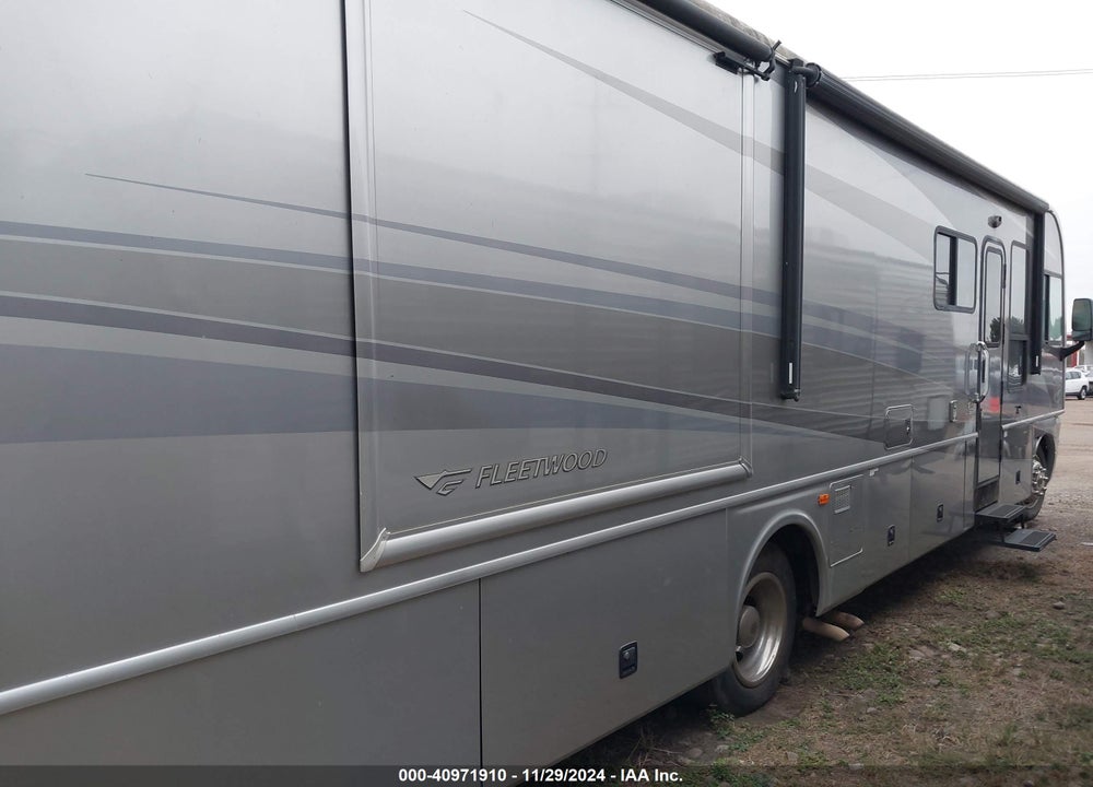 2005 WORKHORSE CUSTOM CHASSIS MOTORHOME CHASSIS W24 VIN: 5B4MPA7G053412002