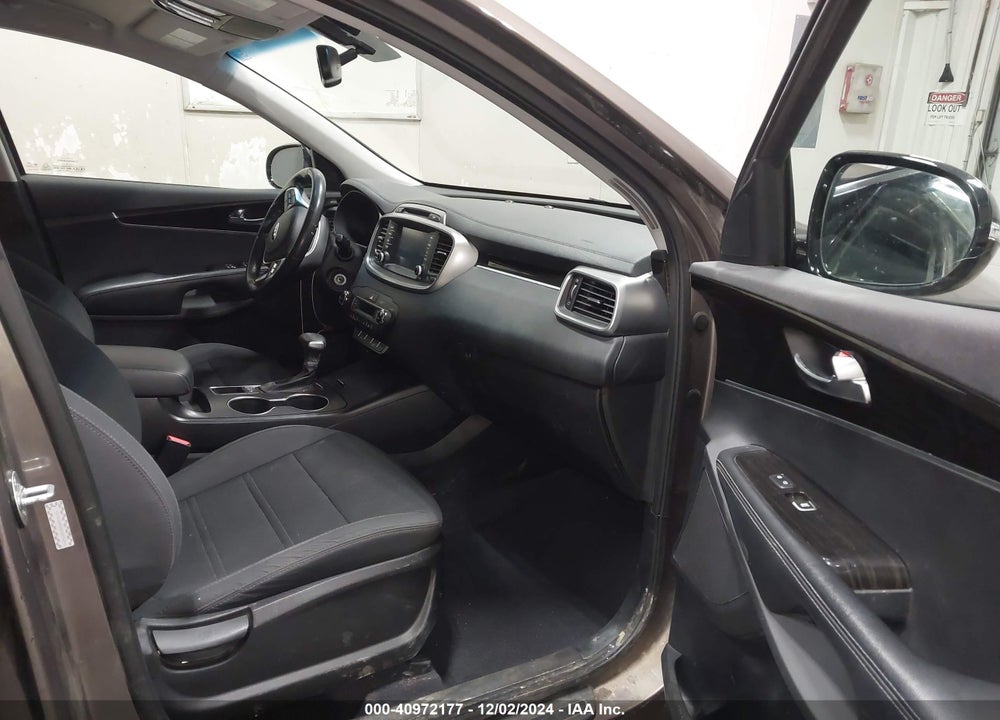 2019 KIA SORENTO 2.4L LX VIN: 5XYPGDA35KG596343
