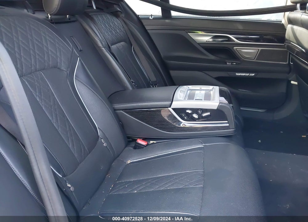 2018 BMW 7 SERIES VIN: WBA7F2C55JG423579