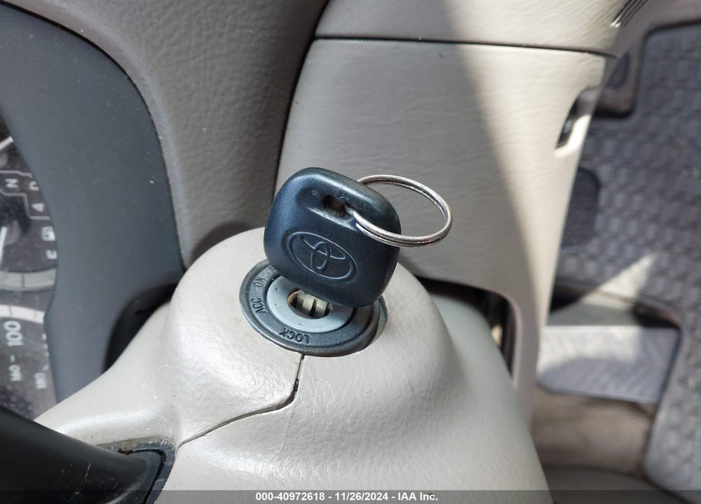 2005 TOYOTA SIENNA XLE VIN: 5TDZA22C45S304377