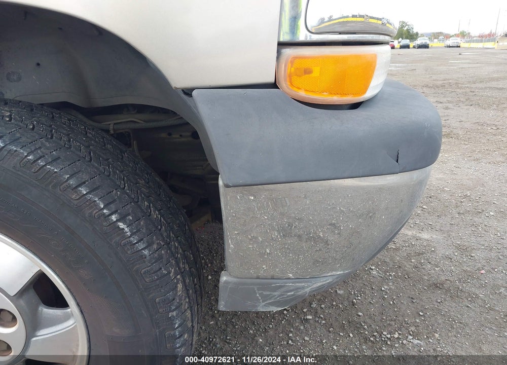 2001 CHEVROLET SUBURBAN 1500 LS VIN: 3GNEC16T81G147756