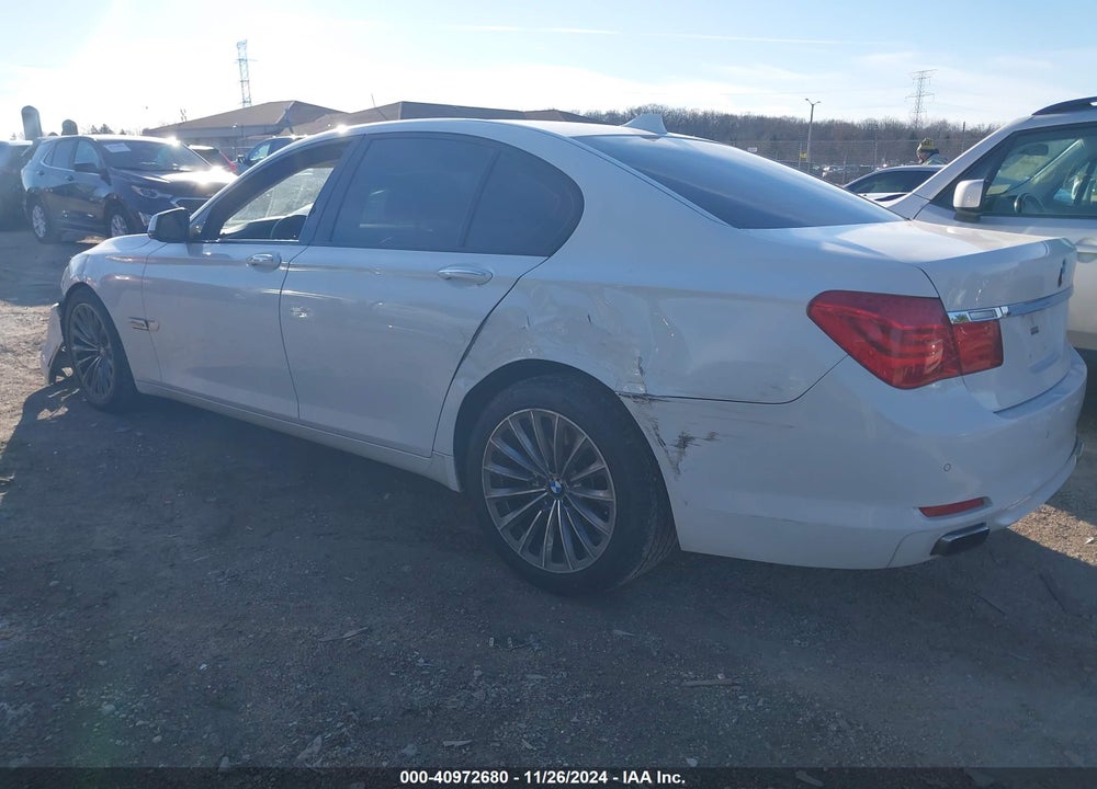 2011 BMW 750I VIN: WBAKA8C50BCY36739