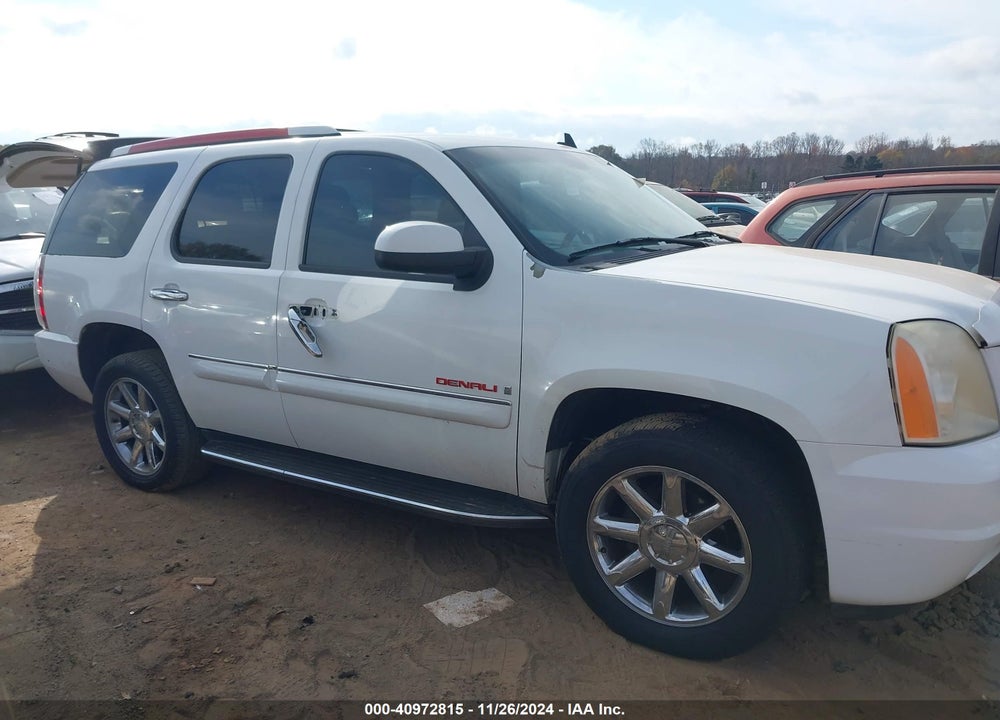 2008 GMC YUKON DENALI VIN: 1GKFK63818J160195