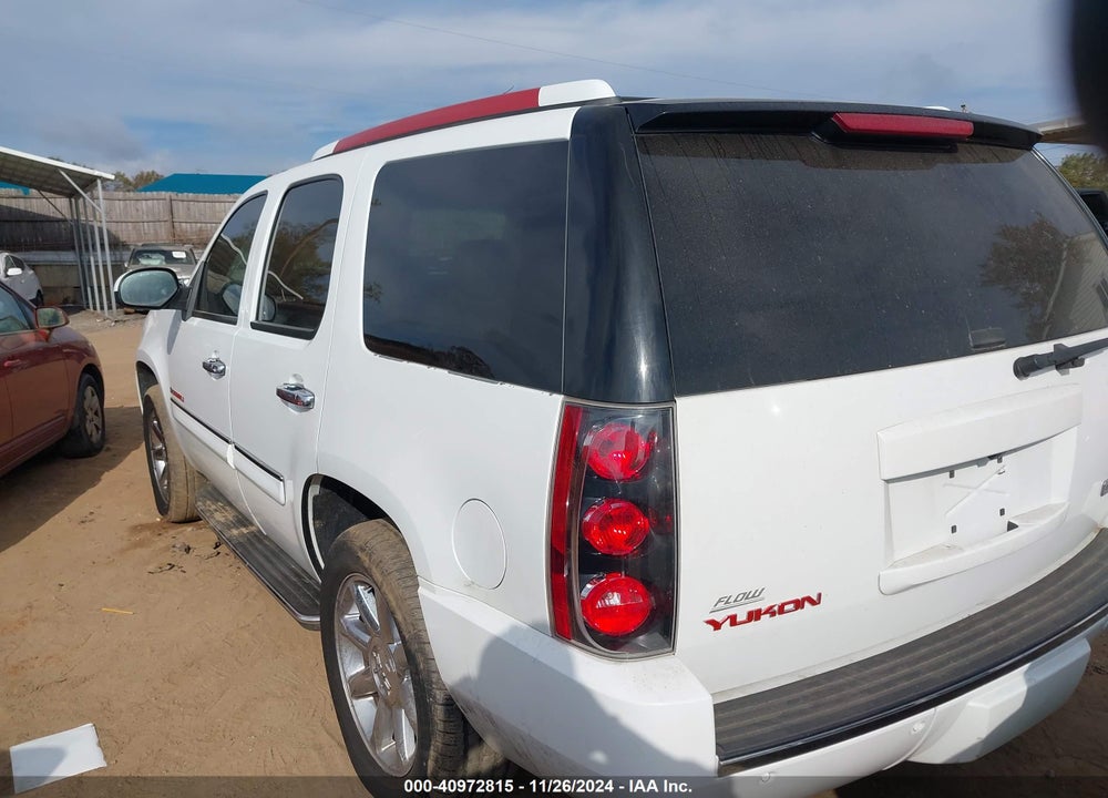 2008 GMC YUKON DENALI VIN: 1GKFK63818J160195