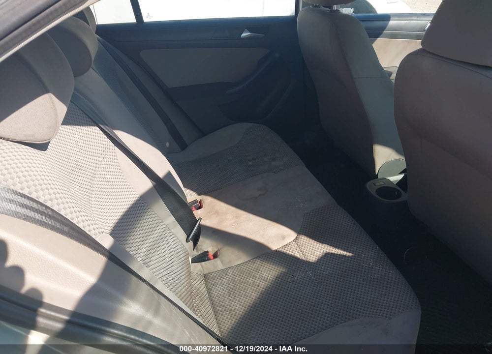2011 VOLKSWAGEN JETTA 2.0L S VIN: 3VW2K7AJ5BM385751