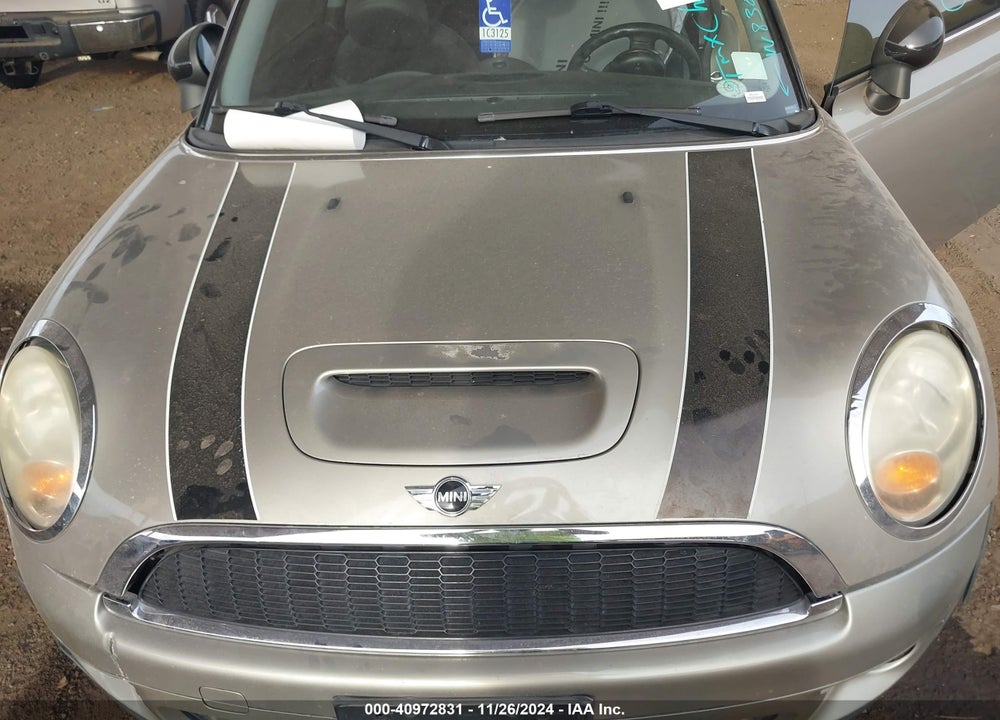 2009 MINI COOPER S VIN: WMWMF73539TW83059