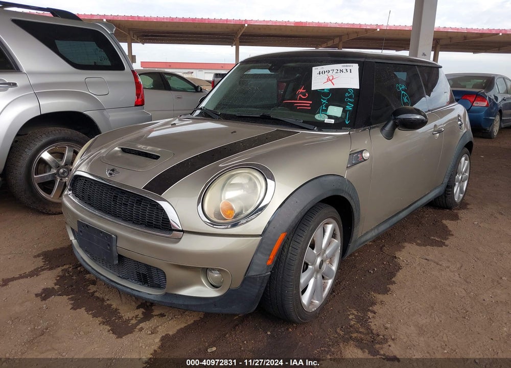 2009 MINI COOPER S VIN: WMWMF73539TW83059