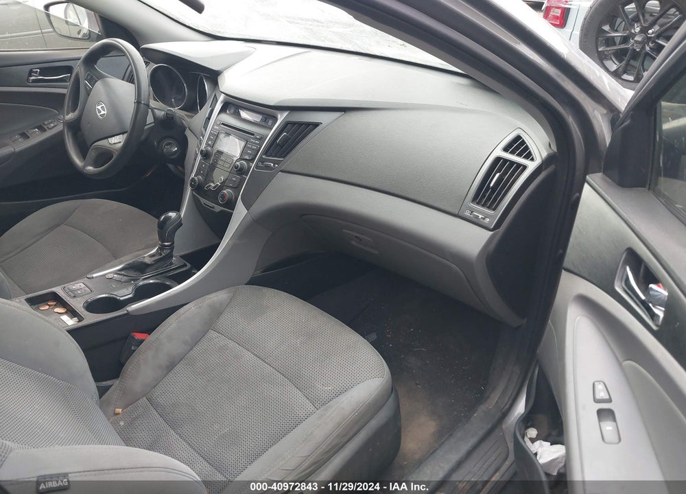 2013 HYUNDAI SONATA VIN: 5NPEB4AC4DH747156