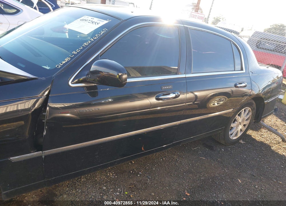2011 LINCOLN TOWN CAR SIGNATURE LIMITED VIN: 2LNBL8CV1BX765269
