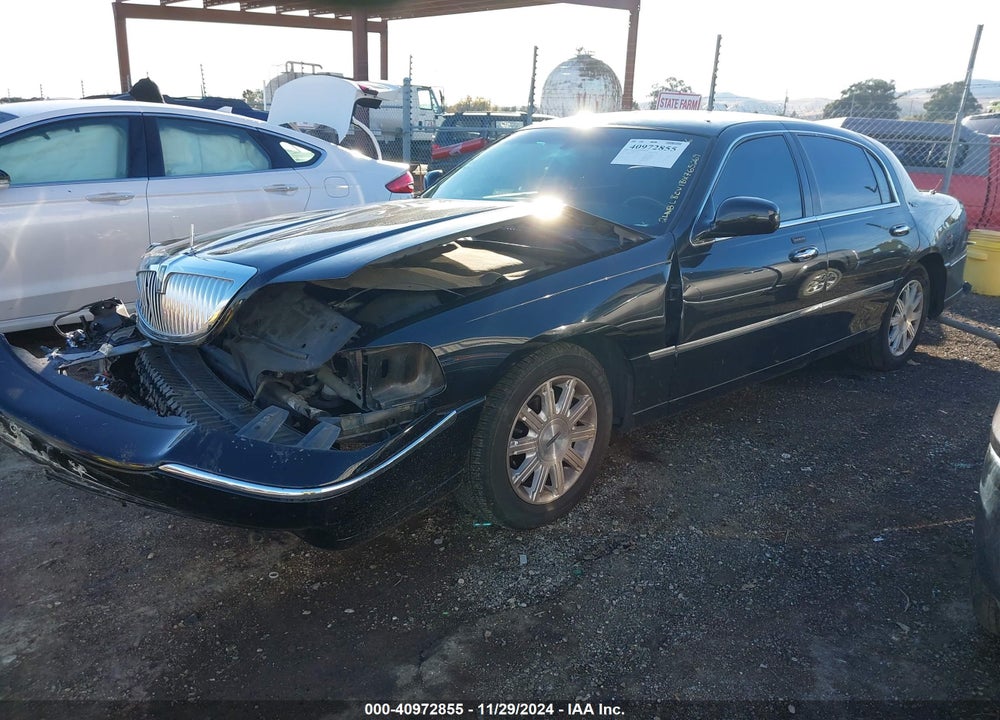 2011 LINCOLN TOWN CAR SIGNATURE LIMITED VIN: 2LNBL8CV1BX765269