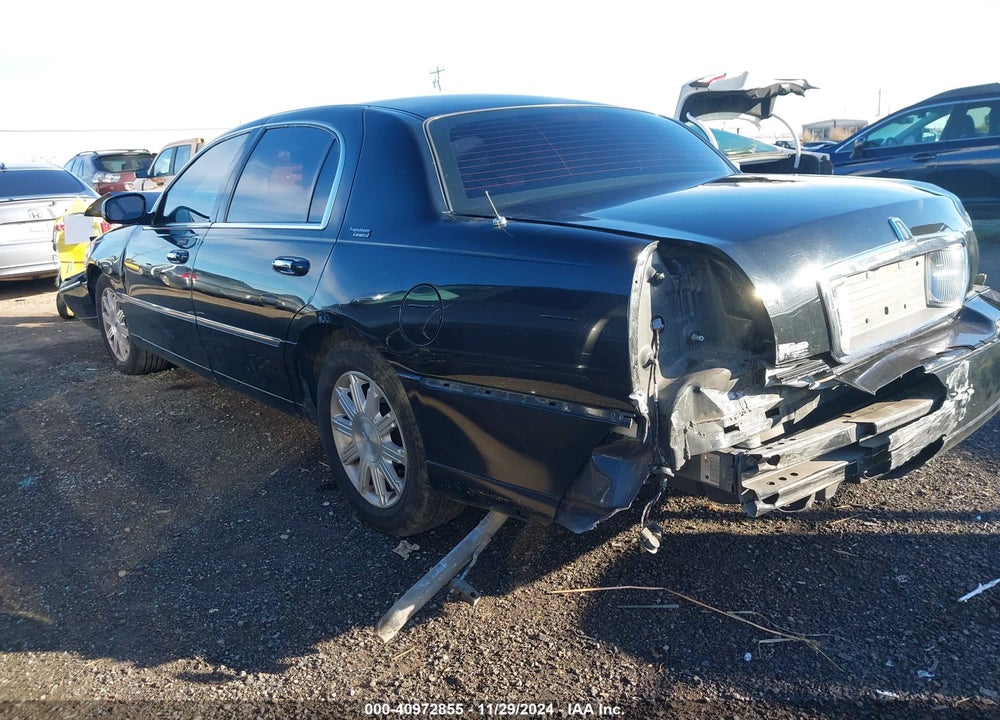 2011 LINCOLN TOWN CAR SIGNATURE LIMITED VIN: 2LNBL8CV1BX765269