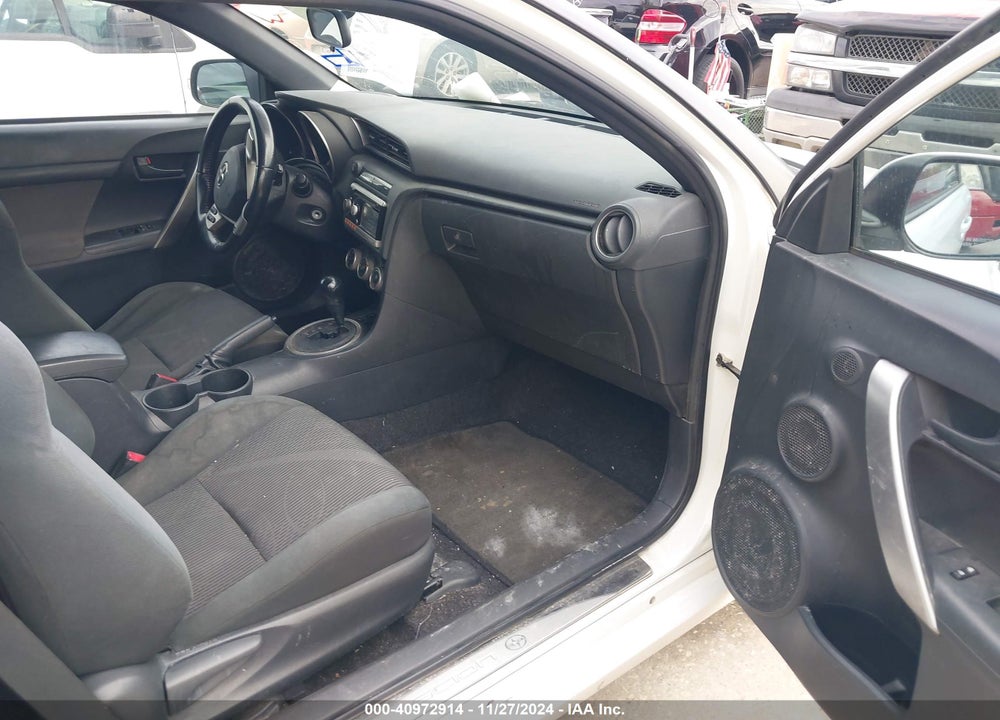 2011 SCION TC VIN: JTKJF5C75B3011112