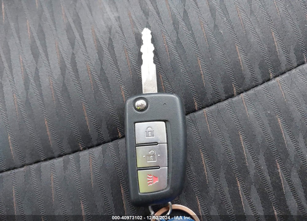 2019 NISSAN ROGUE S VIN: 5N1AT2MT2KC801702
