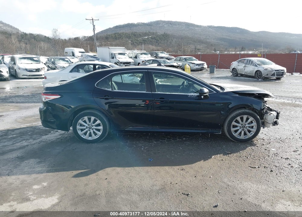2019 TOYOTA CAMRY LE VIN: 4T1B11HK5KU814394