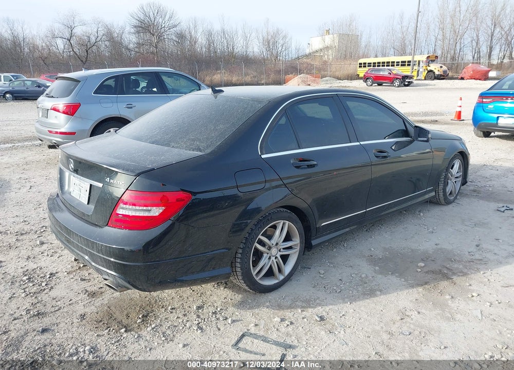 2012 MERCEDES-BENZ C 300 LUXURY 4MATIC/SPORT 4MATIC VIN: WDDGF8BBXCR203235